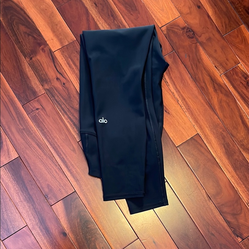 ALO 7/8 Size M Black Leggings